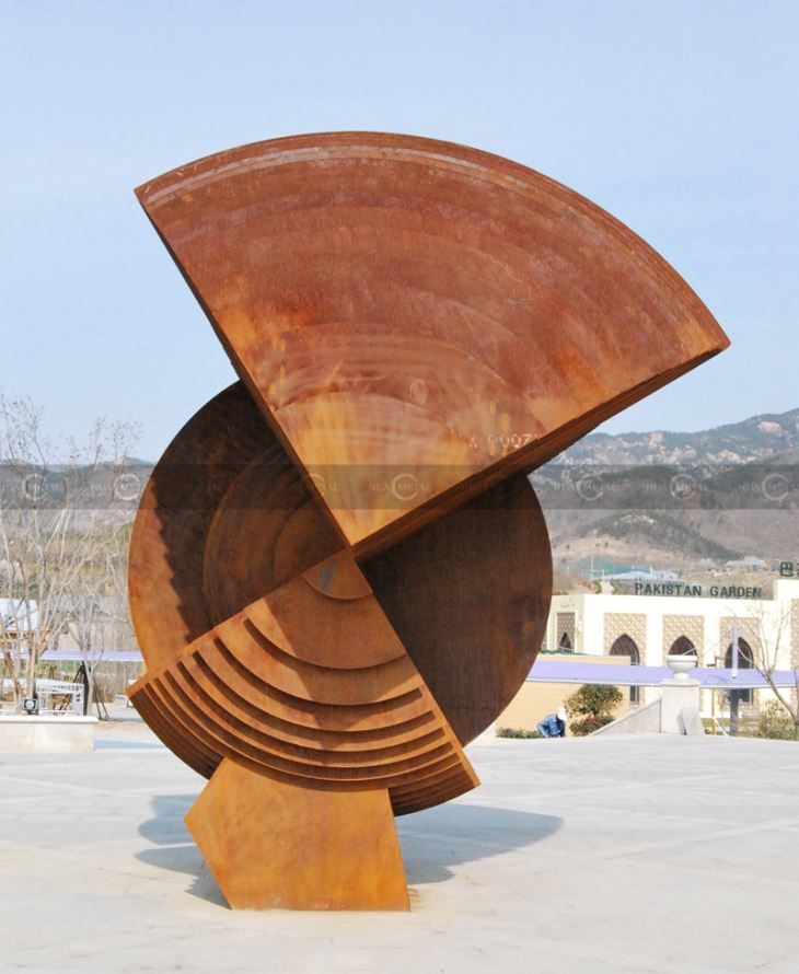 Turkey-artist-rust-steel-sculpturesOde to joy (1)