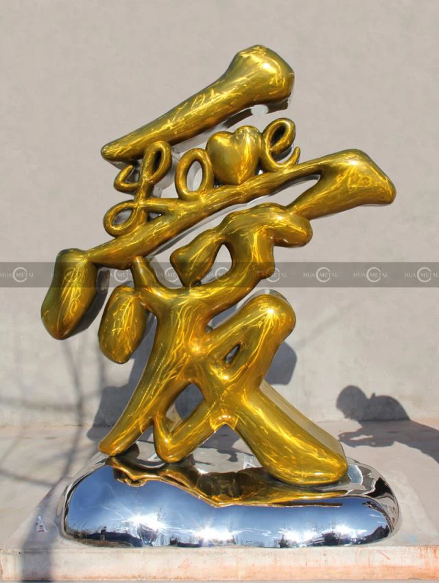 Kromatik qoplama zanglamas po'latdan yasalgan haykal