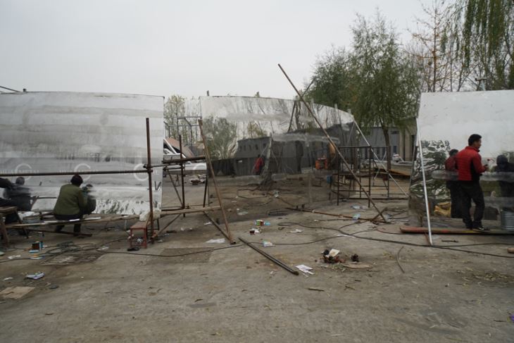 Mirror-Polishing-grinding-stainless-steel-sculptures-farbcation-factory
